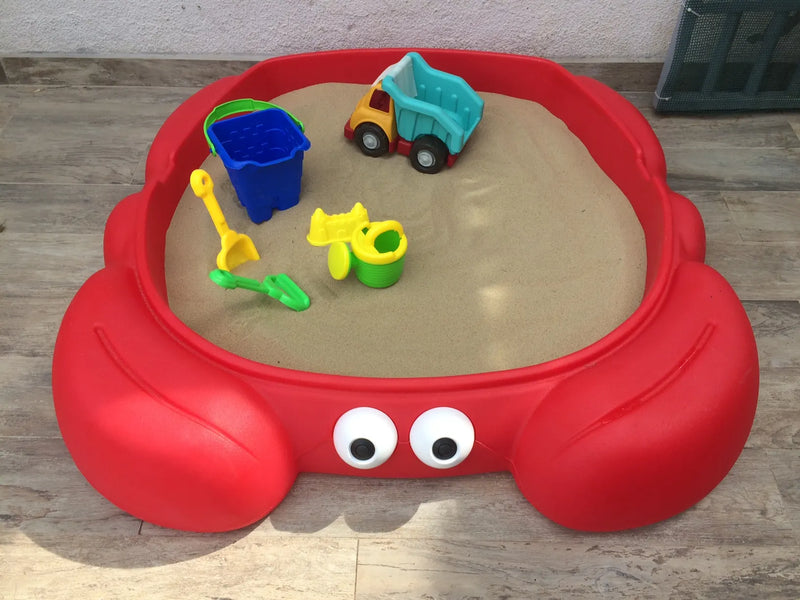 Niños jugando en arenero con arena limpia para juegos infantiles en Santiago. Arena 25kg harneada y lavada, sin impurezas. Cimic, venta de arena para areneros en Santiago – cimic.cl