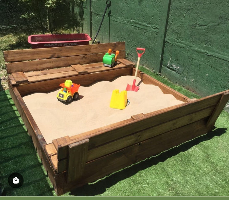 Arenero infantil con arena limpia para niños en Santiago. Arena harneada, lavada y libre de impurezas, saco 25kg. Despacho a domicilio en toda la Región Metropolitana. Cimic – cimic.cl