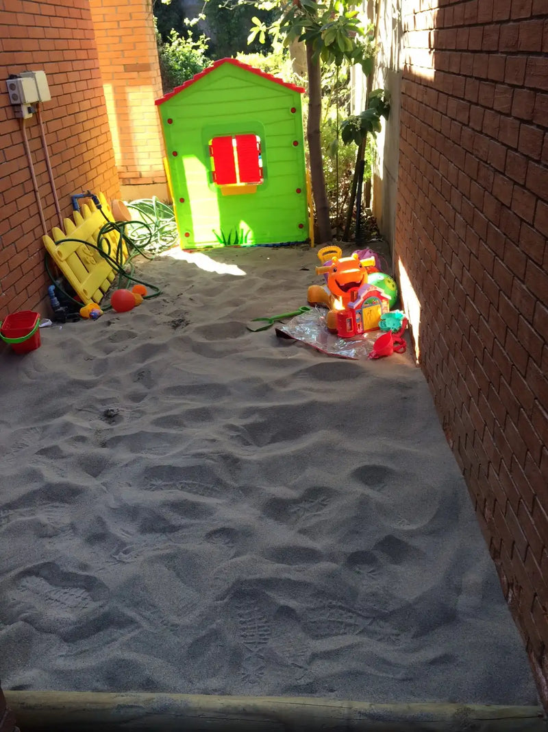 Arena para juegos de niños 25kg – limpia, harneada y lavada. Sin piedras ni impurezas. Entrega a domicilio en Santiago. Cimic, empresa familiar con 16 años de experiencia. cimic.cl
