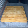 Arenero de madera para niños de 200 × 200 cm con la tapa cerrada