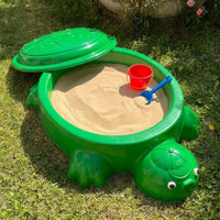 Arenero plástico tortuga verde con tapa, arena incluida, balde y pala en el jardín - Cimic