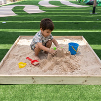 Niños jugando en arenero con arena Cimic - juegos infantiles
