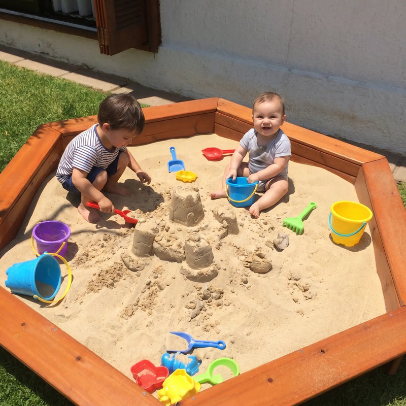 Niños jugando en arenero con arena limpia para juegos infantiles en Santiago. Arena 25kg harneada y lavada, sin impurezas. Cimic, venta de arena para areneros en Santiago – cimic.cl