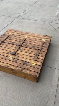 Arenero de madera para niños de 150 × 150 cm — video del mecanismo de la tapa